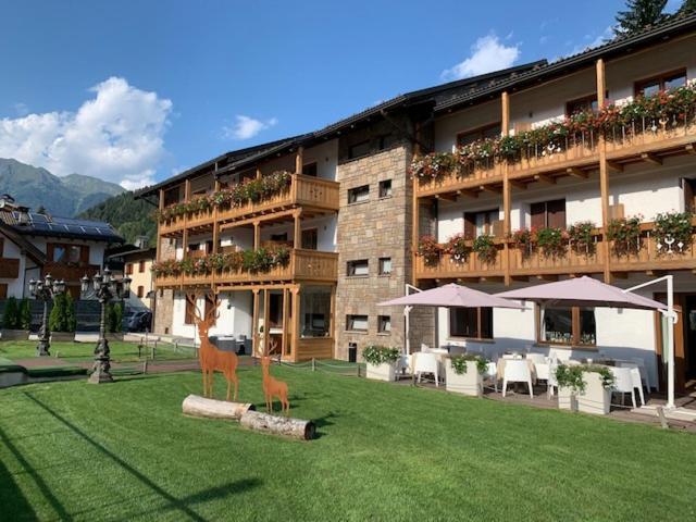 Olympic Regina Hotel Pinzolo Esterno foto