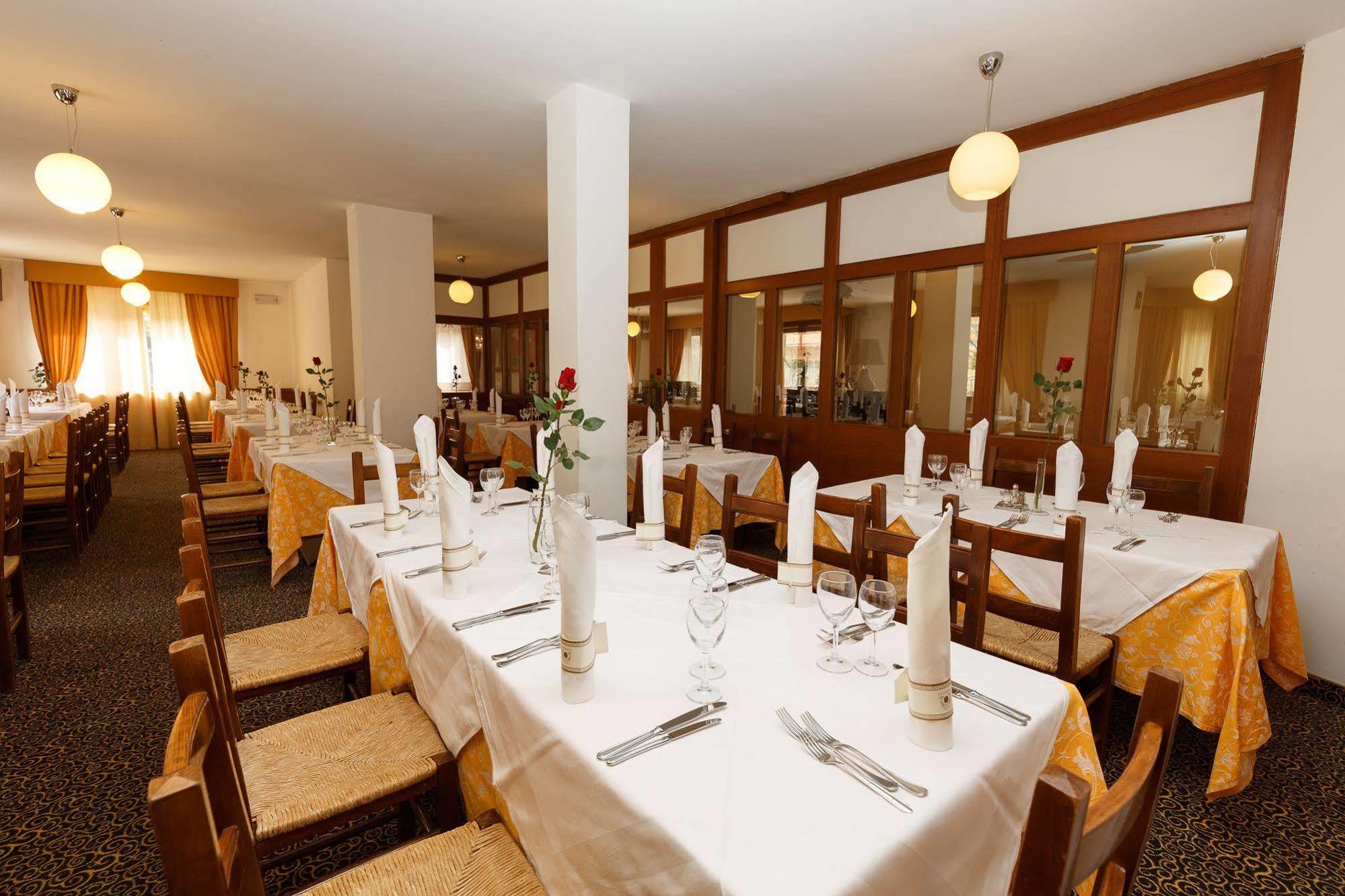 Olympic Regina Hotel Pinzolo Esterno foto