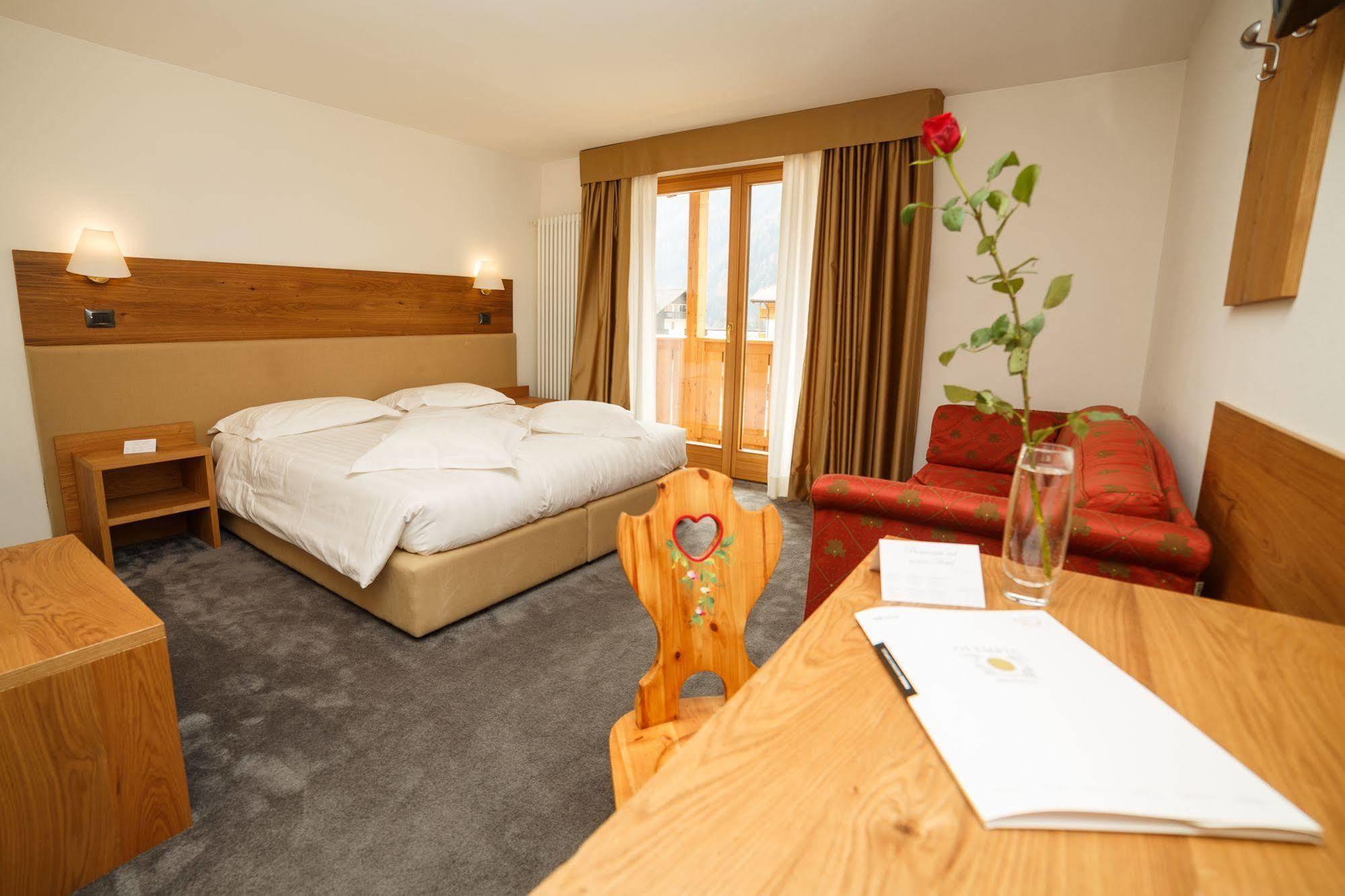 Olympic Regina Hotel Pinzolo Esterno foto