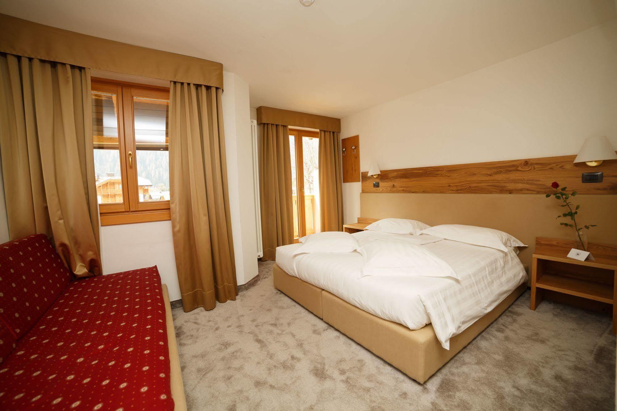 Olympic Regina Hotel Pinzolo Esterno foto