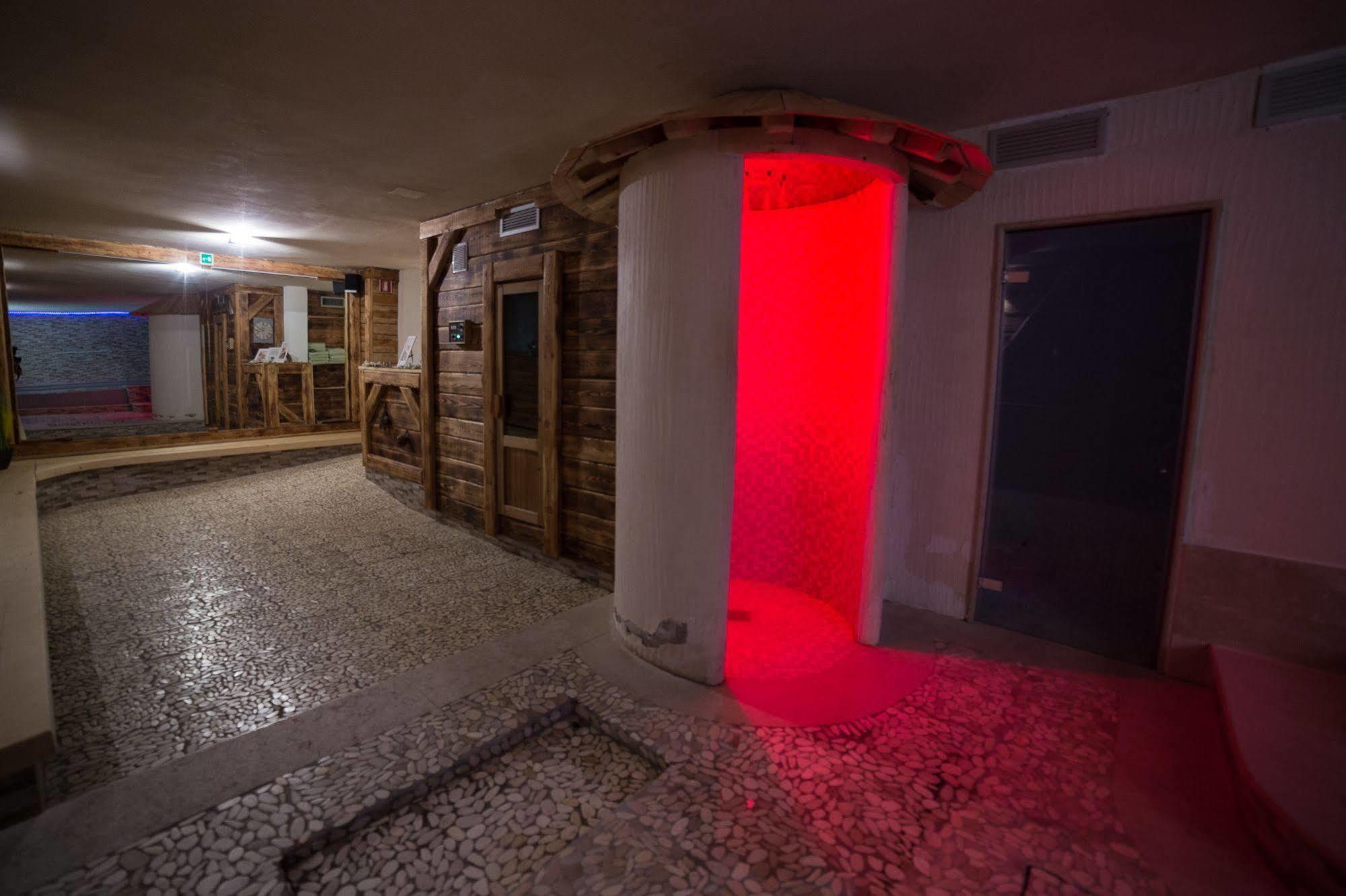 Olympic Regina Hotel Pinzolo Esterno foto
