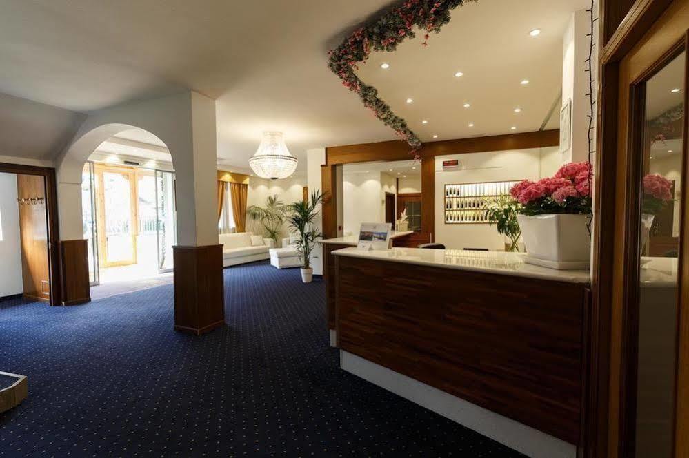 Olympic Regina Hotel Pinzolo Esterno foto