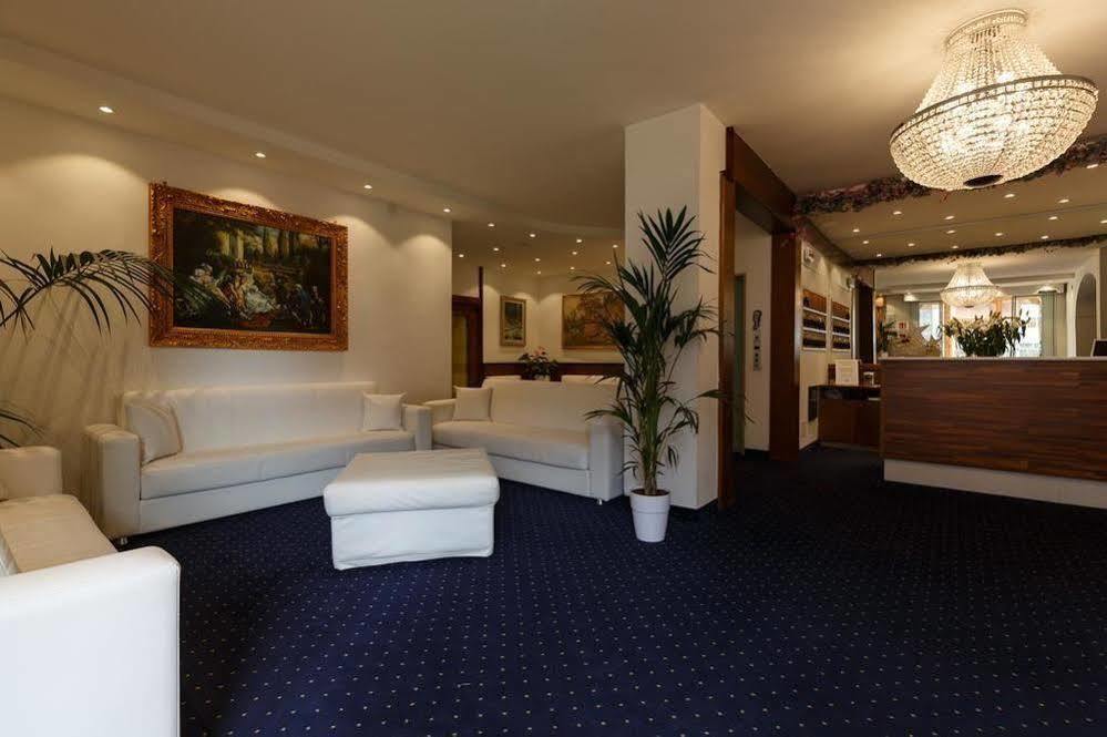 Olympic Regina Hotel Pinzolo Esterno foto