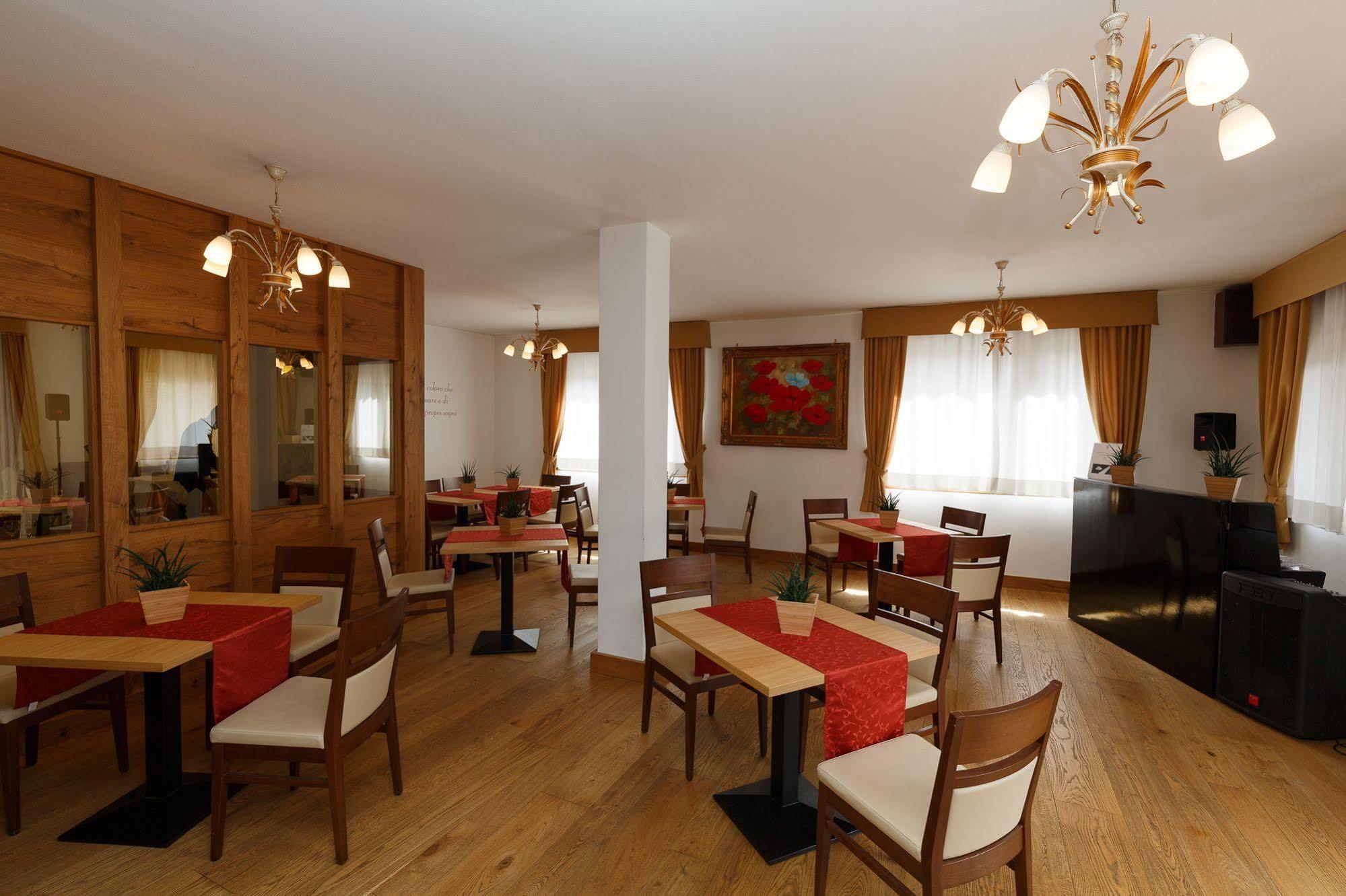 Olympic Regina Hotel Pinzolo Esterno foto